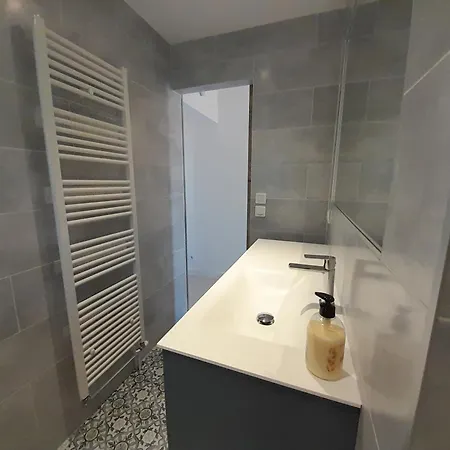 Spacieux T4 Rénové à Hendaye, Lumineux Et Calme, Proche Avec Parking Et Wifi. - Fr-1-239-985