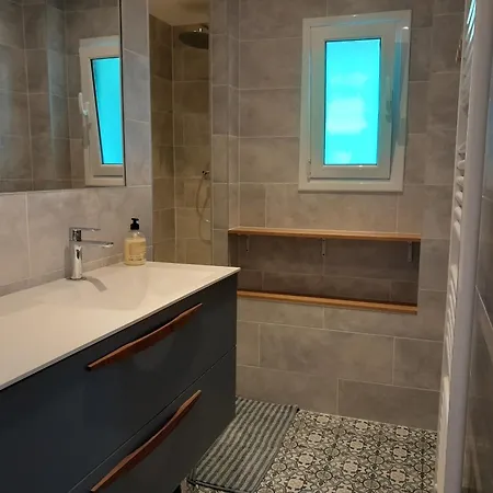 Spacieux T4 Rénové à Hendaye, Lumineux Et Calme, Proche Avec Parking Et Wifi. - Fr-1-239-985 * Hendaye