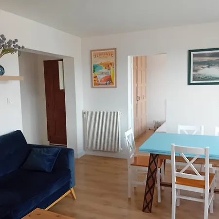 Spacieux T4 Renove A Hendaye, Lumineux Et Calme, Proche Avec Parking Et Wifi. - Fr-1-239-985 *